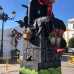 halloween y todo tipo de atrezos y figuras.